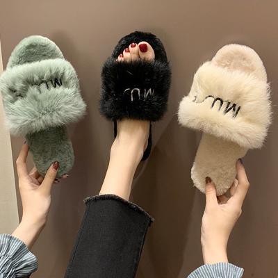 China Fashion trend women slip on warm furry slippers women winter home slippers flats slides for sale