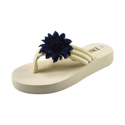 China Fashion Trend Women Shape Flower Decoration Flip Flops Summer Fashion Beach Slippers for sale