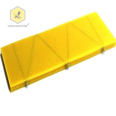 China Farms Beekeeping Machines 100% Pure Beeswax Wired Core Sheet 100% Pure Natural British National Shallow Deep Core Apiary Beekeeping for sale