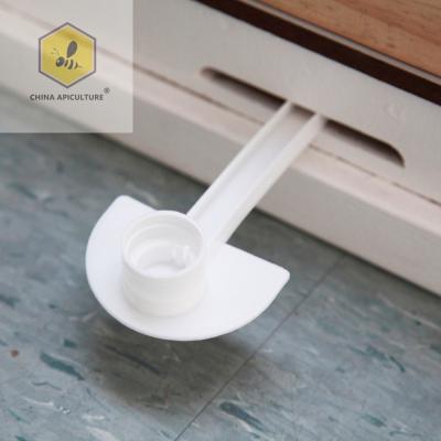 China Farms Beekeeping Tools Plastic Bee Top Feeder Portable Entry Feeder for sale