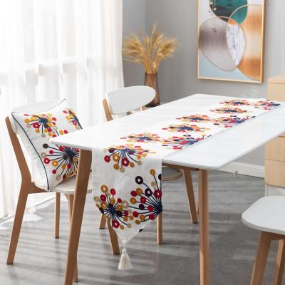 China Delicate Jacquard Flower Jacquard Table Runner Embroidery Restaurant Wedding Decorative Luxury Dining Room Tablecover Table Runner for sale