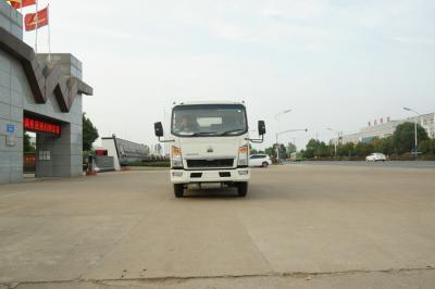 China Different Tonnages Fuel Tank Semi Trailer For Liquid Transporting 12R22.5 for sale