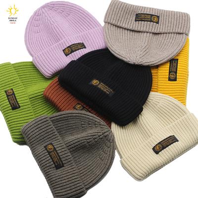 China Custom Embroidery Personalized Name COMMON COMMON Pom Beanie Hat Acrylic Slapped Texts Ski Hat Vintage Dad Knit Toboggan for Women and Men for sale