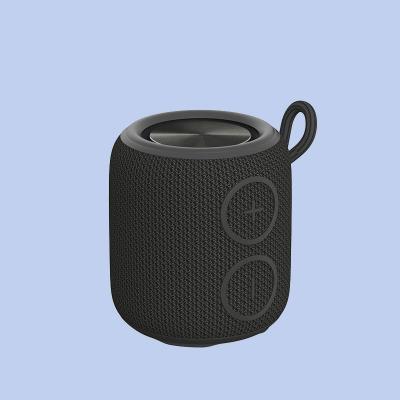 Chine TWS couplage portable petit haut-parleur Bluetooth avec basse améliorée IPX7 étanche à vendre