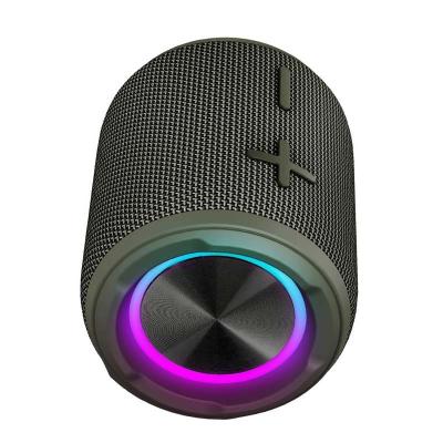 China 320g Resistente al agua Bluetooth altavoz exterior con micrófono incorporado en venta