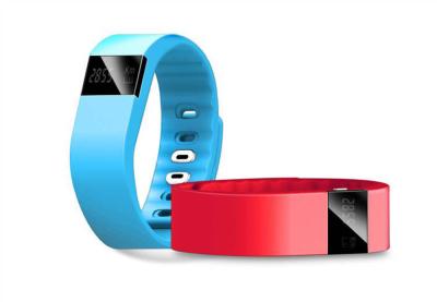 Chine Montre intelligente de bracelet de forme physique de Bluetooth de silicone coloré avec recevoir le bleu rouge noir d'appels à vendre