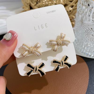 China Sandro French Retro Drop Oil fashion wild earrings bow pearl earrings personality popular female temperament for sale