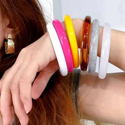 China New design FASHIONABLE thin colorful round personality bracelet style fashion transparent acrylic bracelet for sale