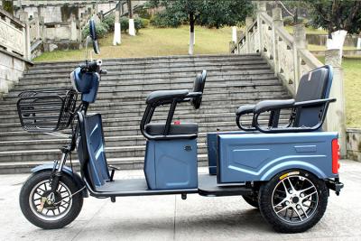 China La capacidad azul tres de la persona de la batería 2 del color 60v32Ah rueda la vespa eléctrica con el asiento en venta