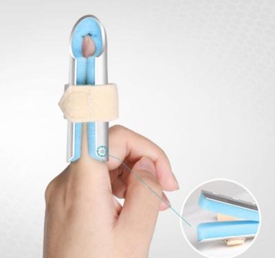 China Adjustable Portable Aluminum Fold Over Adjustable Finger Splint Sealing Finger Medical Broken Splint for sale