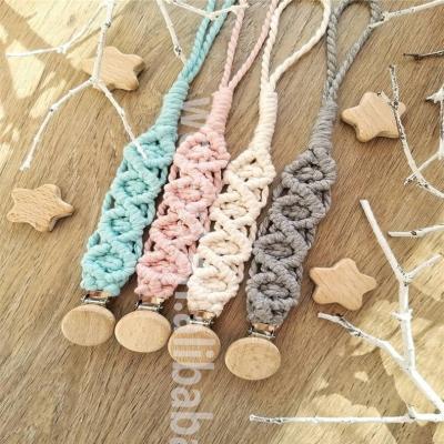 China BPA Free Free Sample Macrame Pacifier Clip BP017Eco-friendly Colorful Handmade Macrame Baby Shower Gift Macrame Baby Clips for sale