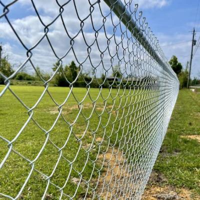 China Easily Assembled Wire Fencing Hot Dipped Galvanized Chain Link Cyclone Wire 1.8m 2.4m Chain Link Fence Garden Fence Fabric for sale