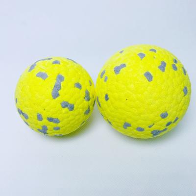 China Discount Price Outdoor Clean Solid Bite Pet Teeth Ball Food Grade Stocked Resistant Dog Chewing Ball Toy for sale