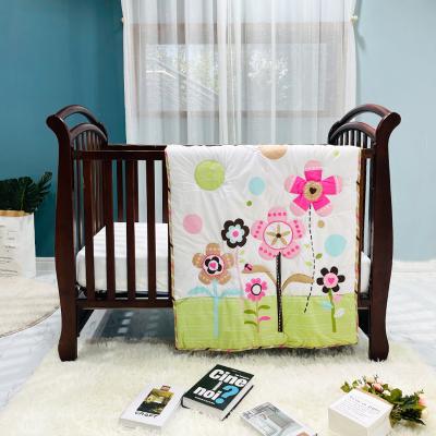 China Nondisposable Cotton Baby Quilt Low Price Inventory Animal Crib Quilt for sale