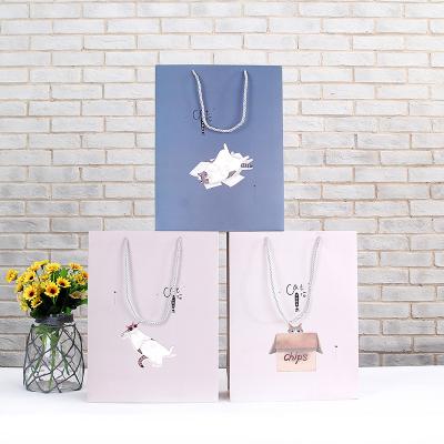 China Handmade White Cartoon Cat Paper Card Handbag Cute Cat Cosmetics Shoes Clothing Shopping Mall Paper Gift Bag for sale