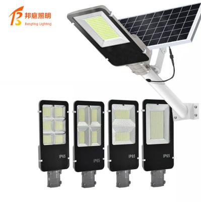 China Solar Panel High Lumen Ip65 50w 60w 80w 100w 200w 300w Separate Remote Control Waterproof Outdoor Solar Led Street Light for sale