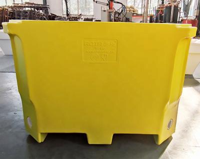 China OEM Waterproof Durable Insulated Fish Bins Shipper Containers for sale