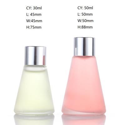 China Cosmetic High Quality Durable Glass Perfume Bottle Diffuser Aromatherapy Bottle for sale