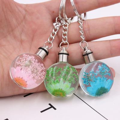 China Creative Glowing Dry Key Chain Korean Version Flower Chrysanthemum Metal Color Change Crystal Luminous Pendant for sale