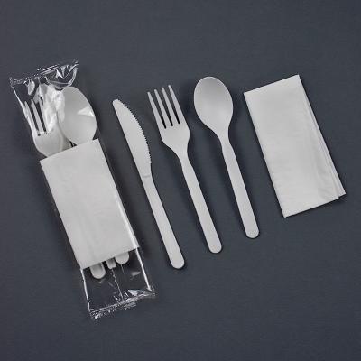 Chine la vaisselle biodégradable de la fécule de maïs 6inch a individuellement enveloppé l'ensemble jetable de couverts à vendre