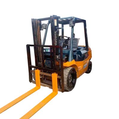 China Building material stores price 3 ton diesel forklift with toyota engine, 3m lift height, 3 stage mast side shift for sale