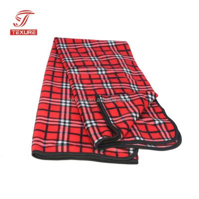 China Anti-pilling Control Design Plaid Fleece Blanket Universal Compact Throw 100% Polyester for sale