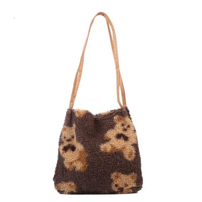 China Wholesale New Hair Handbags Water Resistant Factory Lamb Bear Handbag Fashionable Large Capacity Bucket Shoulder Bag for sale