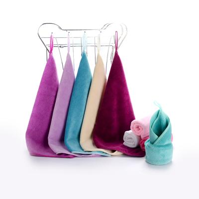 China Small Towel Disposable Micro Hook Fiber Kitchen and Dining Room Self Repair Oil Absorbing Hanging Towel for sale