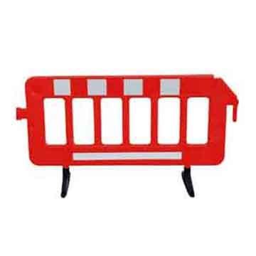 China ORANGE HDPE +rubber feet PE TRAFFIC BARRIER 2 METER PLASTIC BARRIER for sale