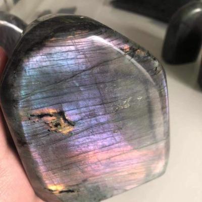 China China Wholesale Natural High Quality Cystal Polishing Freeform Purple Labradorite and Plam for Healing for sale