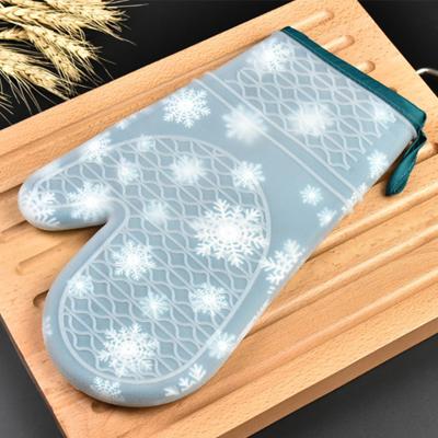 China Christmas Custom Kitchen Insulated Silicone Oven Baking Glove With Cotton Liner for sale