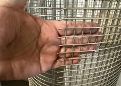 China Wholesale Stainless Steel Square Mesh Welded Iron Wire Mesh Fence Roll for Breed Animal with Low Price for sale