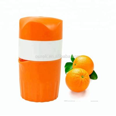 China Portable Citrus Juicer Stored Manual Orange Juicer for sale