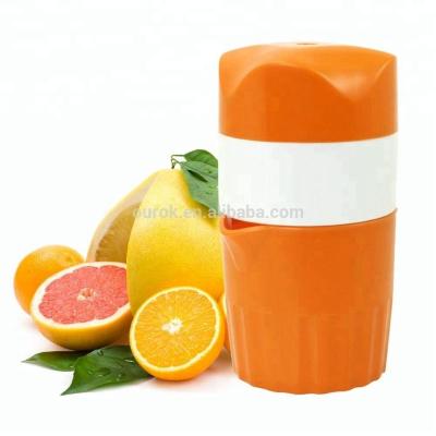 China Portable Sustainable Manual Plastic Orange Juicer for sale