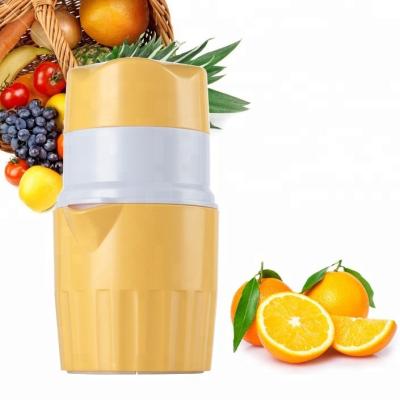 China Drinkable Sustainable Manual Juicer Cup Citrus Juicer Plastic Hand Press for sale