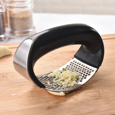 China Hot Selling Kitchen Accessories Viable Home Tools Stainless Steel Ginger Crusher Garlic Press for sale