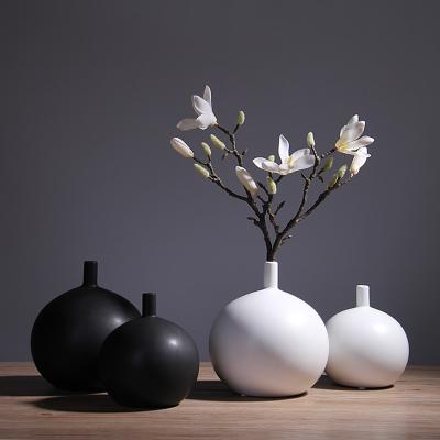 China Nordic style ceramic creative black and white round vases flower arrangement home living room decoration ceramic flower vase for sale