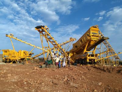 China Stationärer Stein, der Anlage, Felsen zerquetscht Betriebslinie mit vibrierendem Schirm zerquetscht zu verkaufen