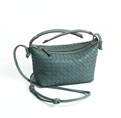 China Fashion High Quality Fashion Bento Bag Simple Hand - Woven PU Lunch Handbag for sale