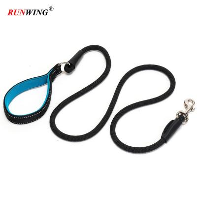 China Sustainable New Pet Products Strong Mountaineering Rope Dog Leash With Reflective Soft Padded Handle for sale