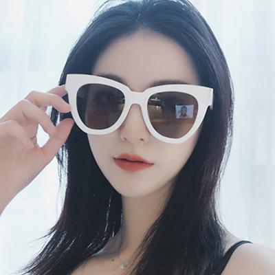 China Fram Plastic Cat Eye Sunglasses Fashion Trendy Sunglass 2021 Wholesale Men's Fashion Sunglass Large for sale