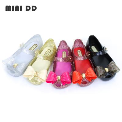 China 2021 New Summer Waterproof Baby Beach Bow Hook Fashion Shoes OEM New and Designer Sandals Bebe Baby Flat Sandals Inspired Buckle for sale