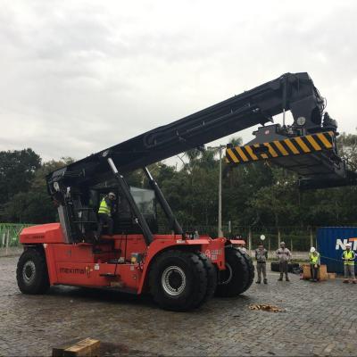 China Hotels 45T 45000kg Max Reach Stacker Made in China VOLVO or Cummins Engine for sale