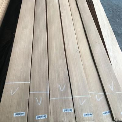 China 0.6 mm Dicke Plain Sliced Oak Wood Veneer Typ Weißes Eichenholz Veneer zu verkaufen