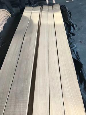 China Interior Decoration Rough Cut Veneer Straight Grain 0.6mm Veneer for sale