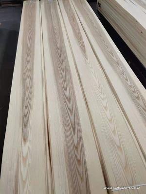 China El plano blanco de Ash Wood Veneer 0.7m m del Fraxinus cortó uso de los muebles de la chapa en venta