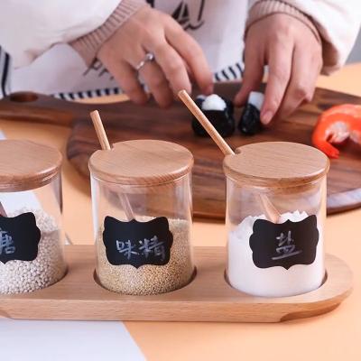 China 3pcs Viable Glass Spice Jar Set Kitchen Spice Jar Set Condiment Container Box Seasoning Jars With Natural Wood Lid And Bottom Store for sale