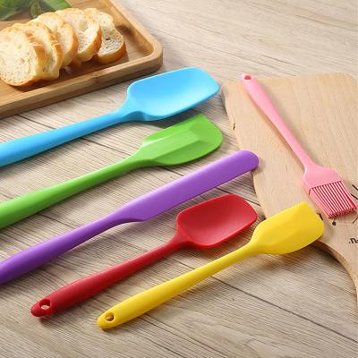 China 6 Pieces Viable Silicone Bakeware Sets Silicone Kitchen Tool Silicone Spatula Oil Brush With Wooden Handle Kitchen Utensil Baking Set for sale