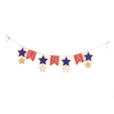 China Stars and Stripes Felt Canvas DECORATION 2018 Trend 4th of July Garland Wall Hanging Pennant for sale