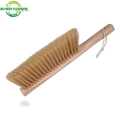 China Sustainable Beech Fiber Bed and Sofa Wood Brush with Long Handle, Multifunctional High Quality Wood Furniture Cleaning Brush for sale